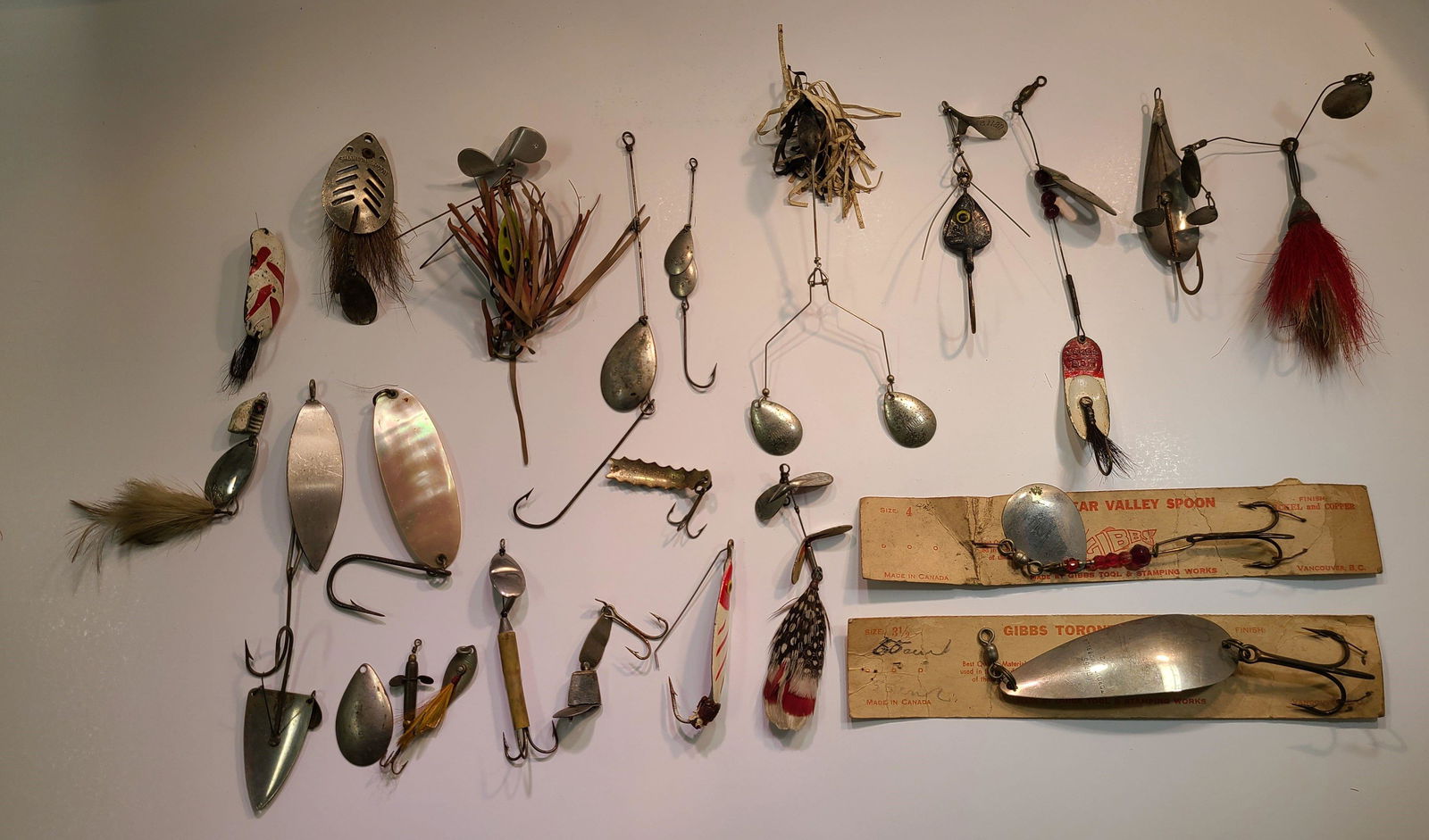 (23) Early Spoon & Spinner Fishing Lures. Gibbs Toronto: (23) Early Spoon & Spinner Fishing Lures. Gibbs Toronto Wobbler, Bear Valley Spoon, Hawaiian Sputter Fuss, South Bend, Shannon Spoon, Jakes Bait, Bomber, and Others