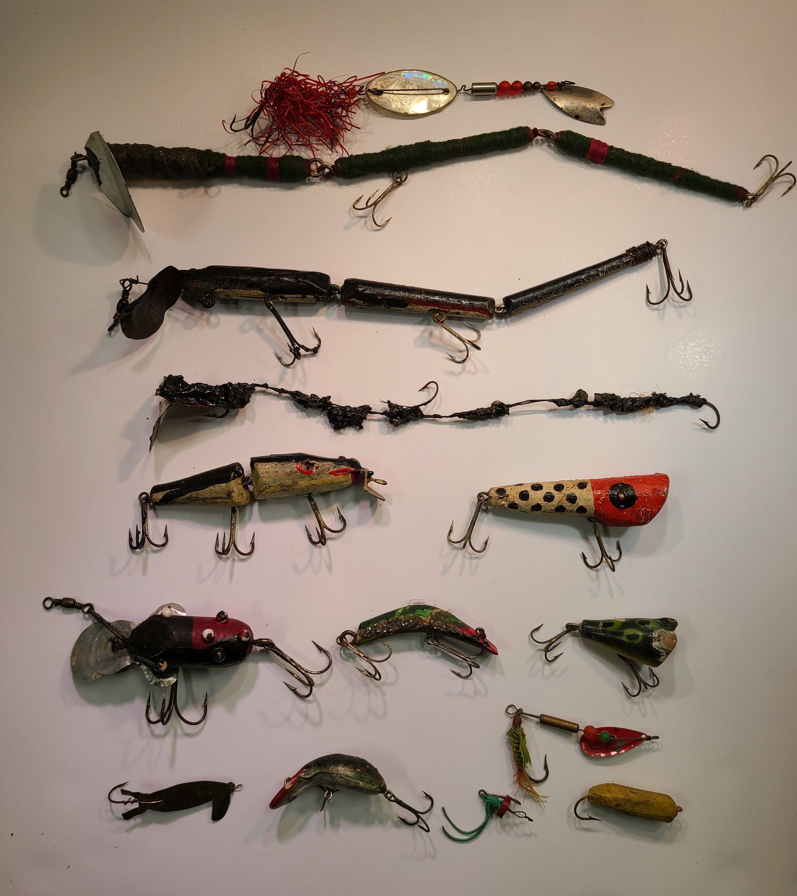 (13) Early Hand Painted Homemade Folk Art Fishing Lures: (13) Early Hand Painted Homemade Folk Art Fishing Lures