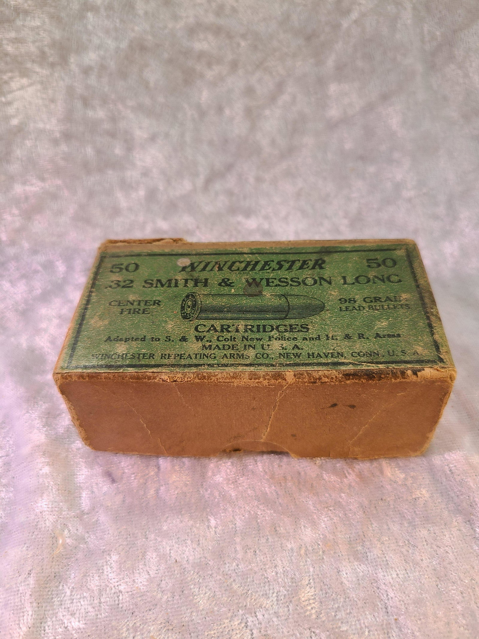 Vintage Winchester .32 Smith & Wesson Long Center Fire: Vintage Winchester .32 Smith & Wesson Long Center Fire Two Piece Box of (32) Cartridges. 98 Gr. Lead Bullet. Lid Split Down One Seam.