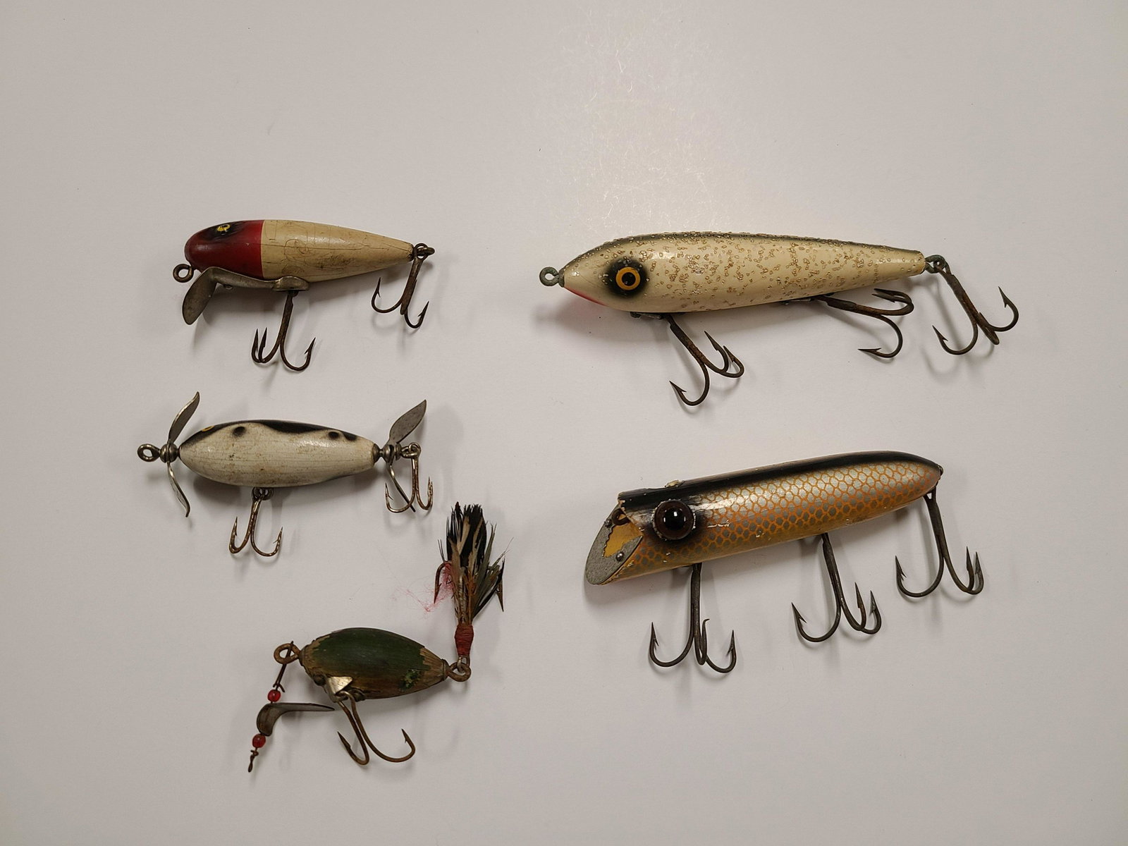 (5) Vintage Fishing Lures. Heddon Basser with Glass: (5) Vintage Fishing Lures. Heddon Basser with Glass Eyes