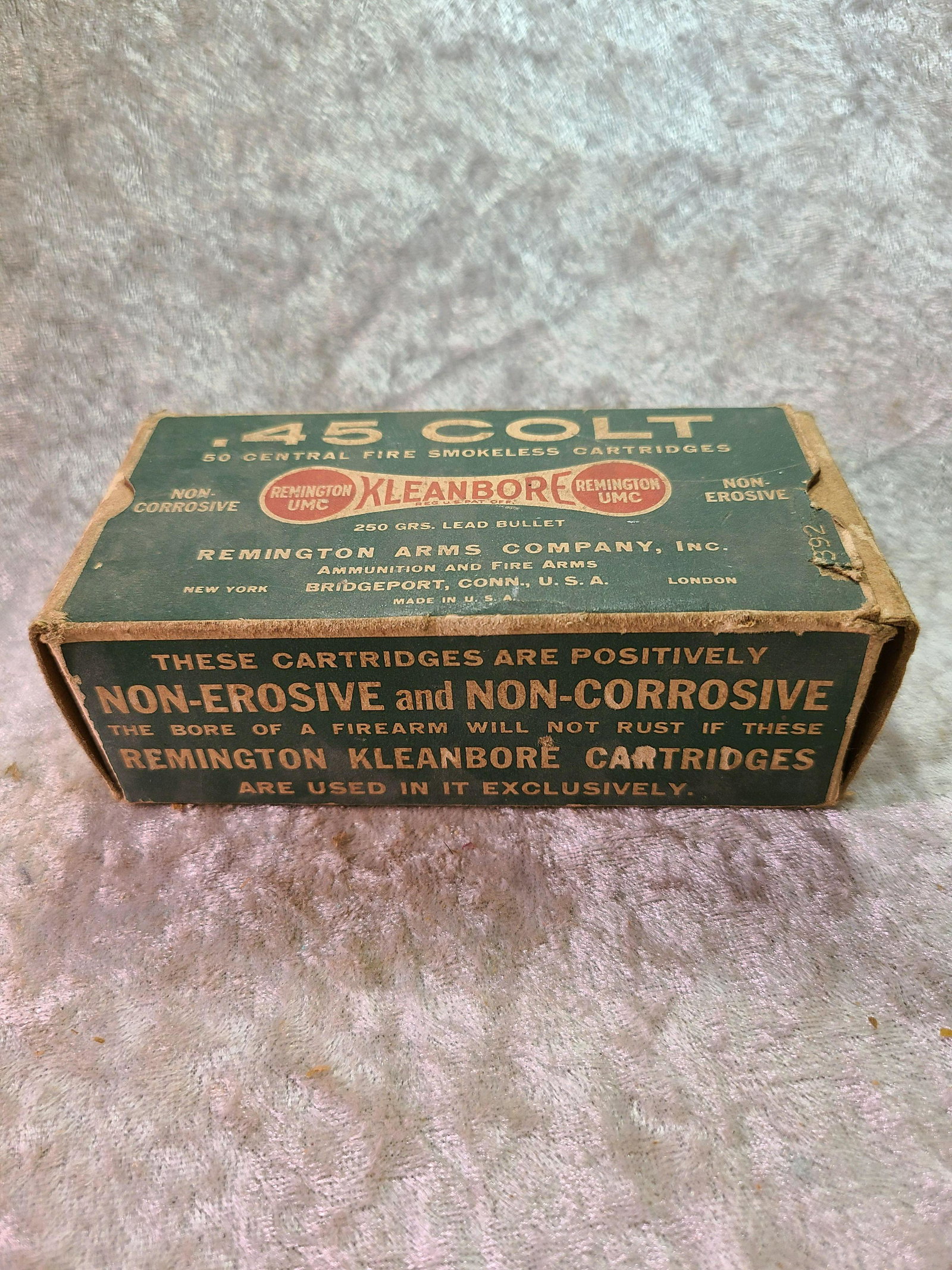 Vintage Remington UMC Kleanbore .45 Colt One Piece: Vintage Remington UMC Kleanbore .45 Colt One Piece Empty Box. 250 Gr. Lead Bullet Central Fire