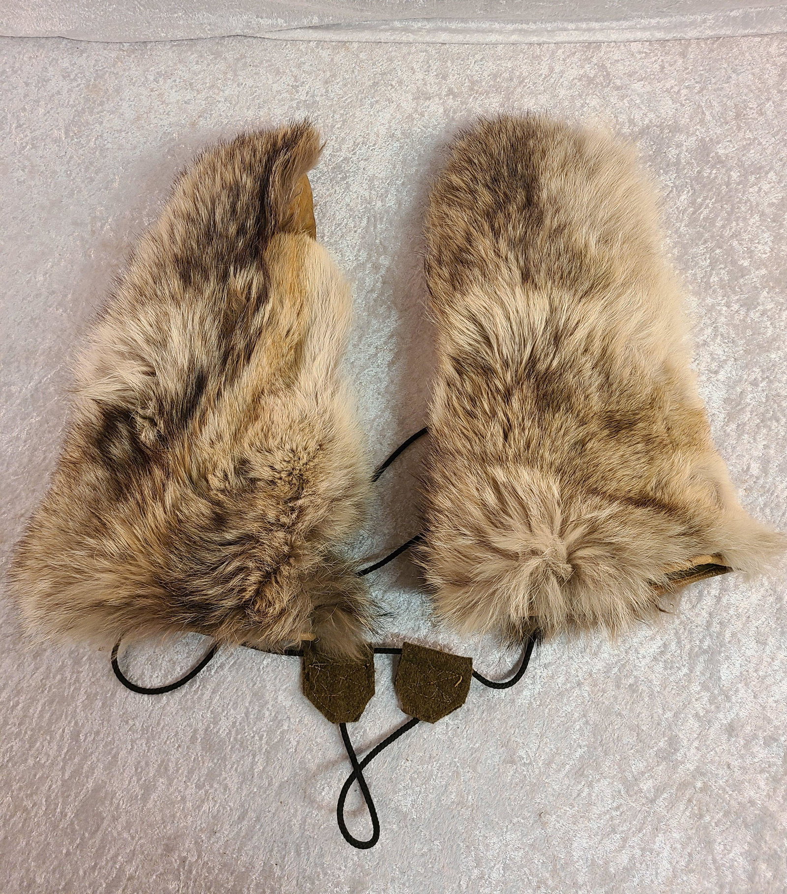 Vintage Wolf Skin Gloves: Vintage Wolf Skin Gloves