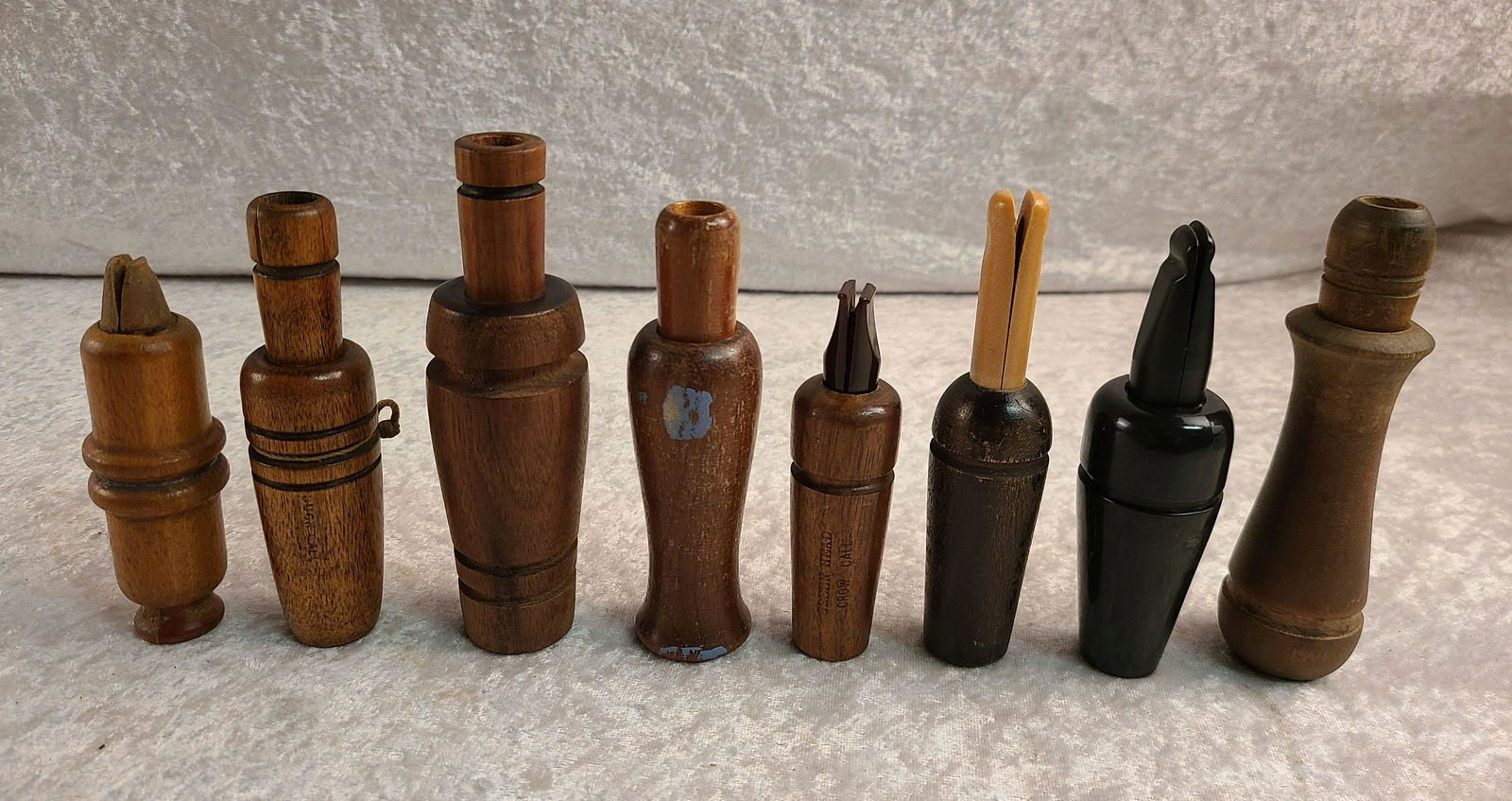 Lot of (8) Crow & Duck Calls Made of Wood Unknown: Lot of (8) Crow & Duck Calls Made of Wood Unknown Makers