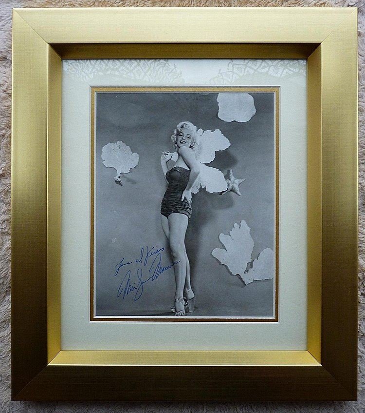 MARILYN MONROE ORIGINAL SIGNED PHOTO FRAMED. (1 of 1)
