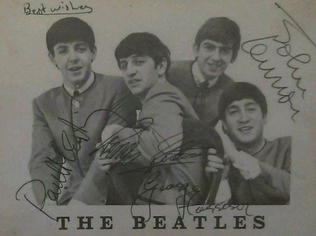 THE BEATLES SIGNED FAN CLUB. (1 of 1)