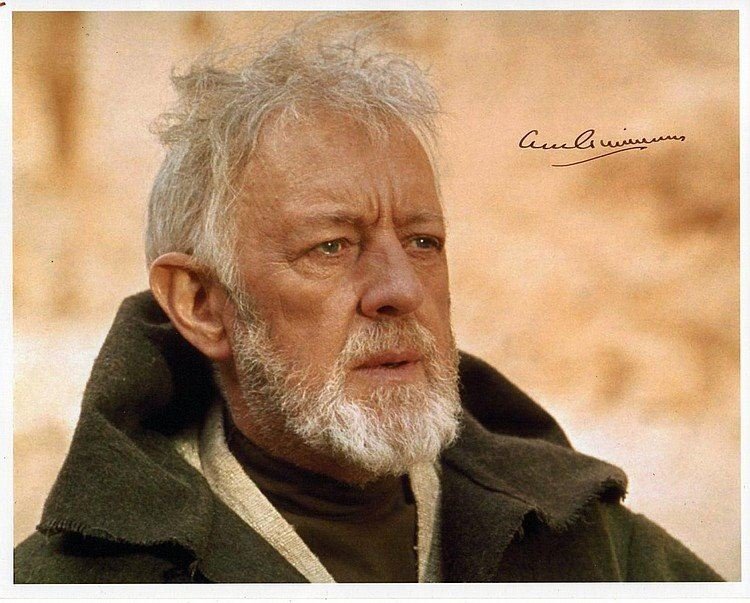 SIR ALEX GUINNESS SIGNED STAR WARS PHOTO. (1 of 1)