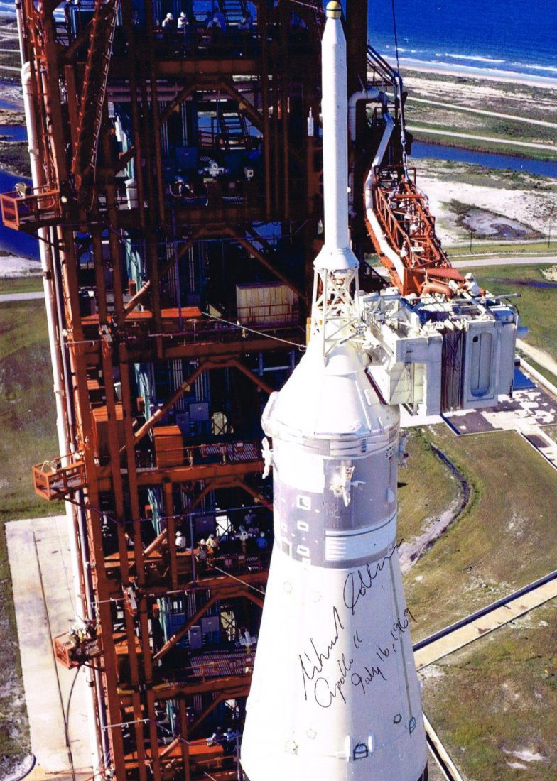 MICHAEL COLLINS SIGNED SHUTTLE PHOTO. (1 of 1)