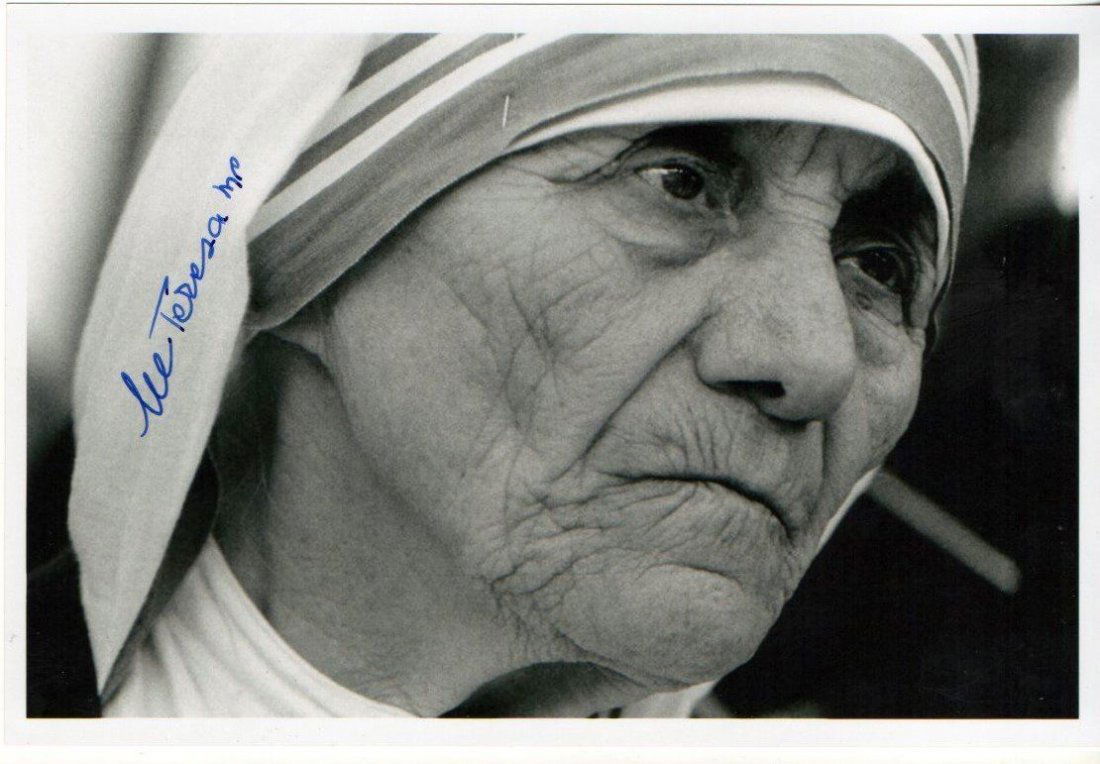 MOTHER TERESA SIGNED PHOTO. (1 of 1)
