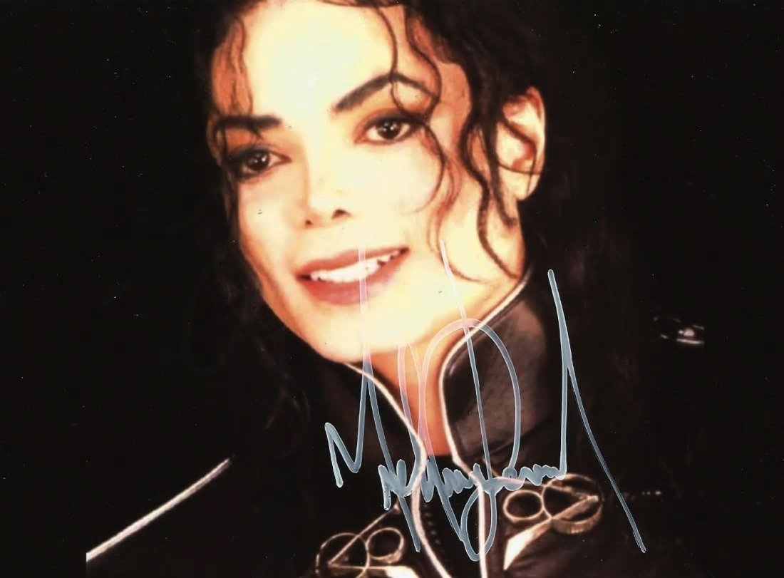 MICHAEL JACKSON SIGNED PHOTO. (1 of 1)
