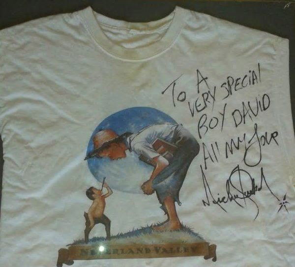 MICHAEL JACKSON SIGNED NEVERLAND T SHIRT. (1 of 1)