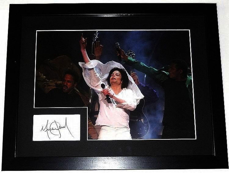 MICHAEL JACKSON SIGNED INDEX CARD WITH 16X12 PHOTO. (1 of 1)