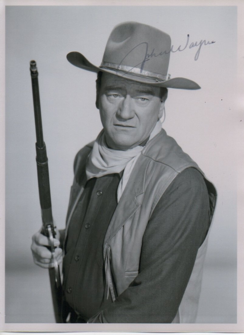 JOHN WAYNE SIGNED PHOTO. (1 of 1)