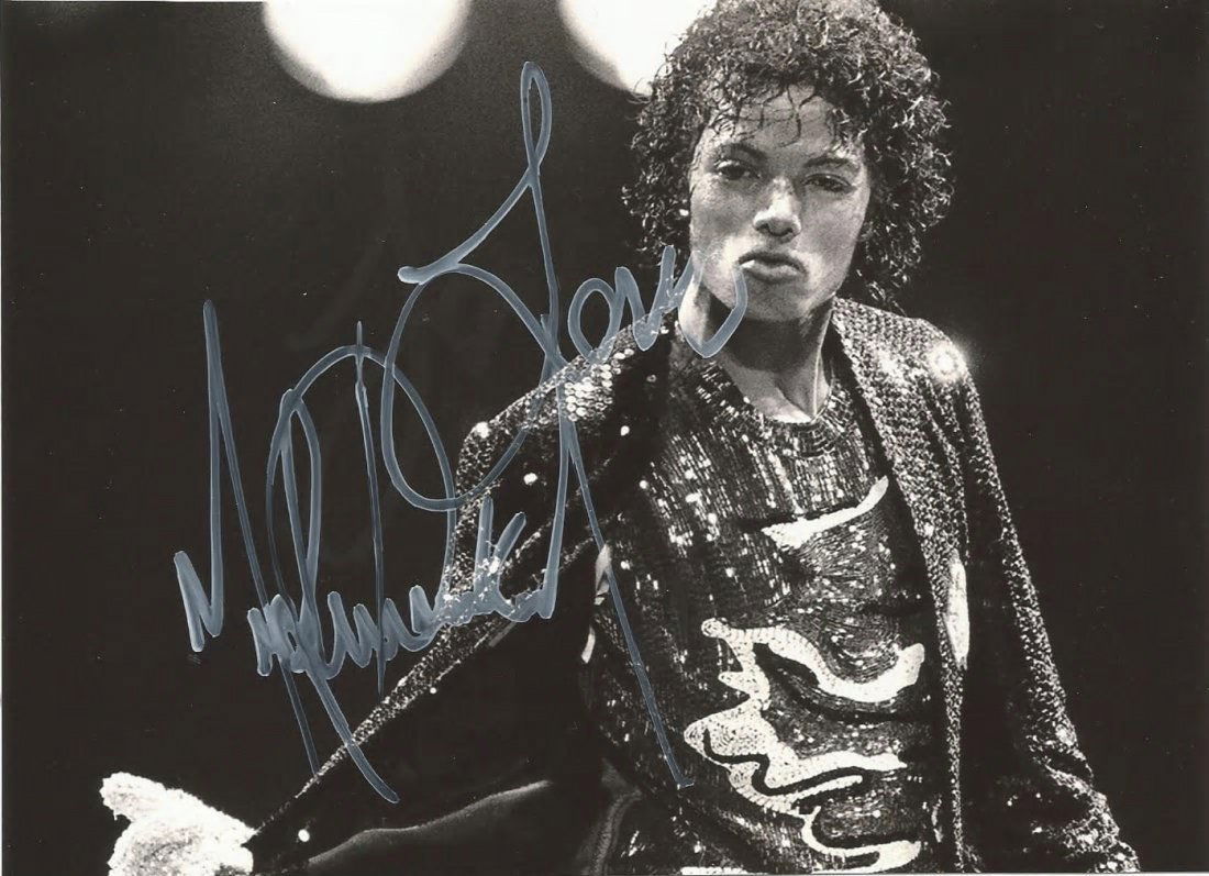 MICHAEL JACKSON SIGNED. (1 of 2)