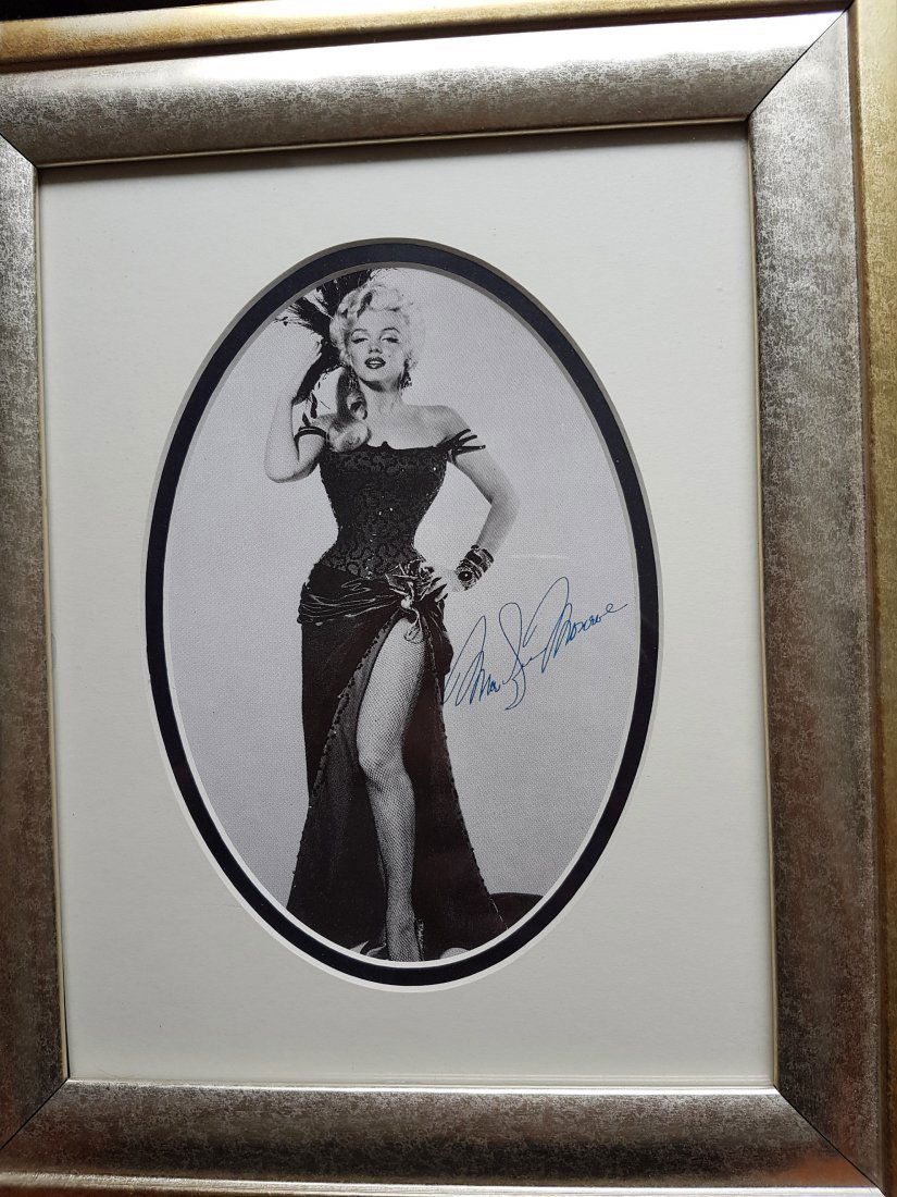MARILYN MONROE SIGNED. (1 of 2)