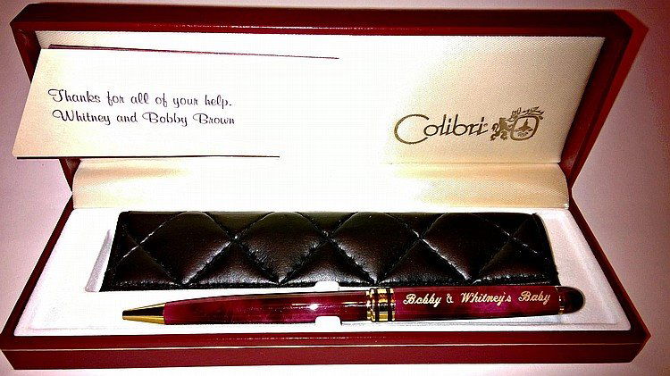 WHITNEY HOUSTON-A GIFT FOR ARRIVAL OF BOBBI KRISTINA.: Whitney Houston - On March 4th 1993 Whitney Houston gave birth to her daughter Bobbi Kristina and gave a Colibri ballpoint pen to her friends to celebrate the birth. The pen is still in it's original
