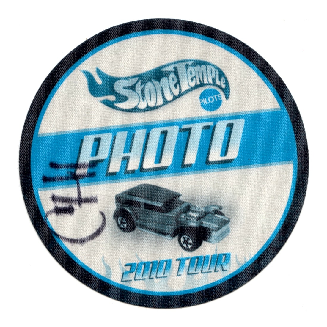 Stone Temple Pilots - 2010 US Tour - Backstage Pass: STONE TEMPLE PILOTS (American Rock Band) Authentic 2010 US Tour Unused Photo Backstage Pass . Includes COA. Dimensions: 3 3/4 inches round Shipped Flat Shipping can be combined