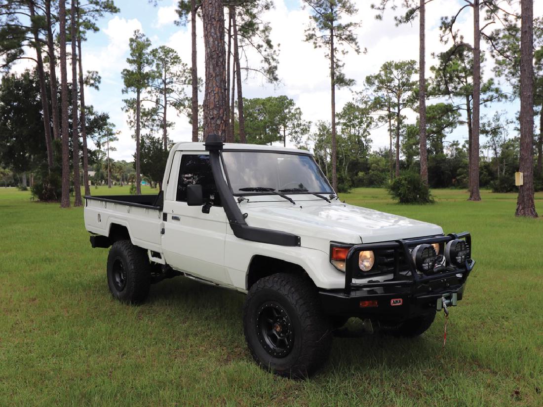 1990 Toyota HZJ75 Pickup (1 of 10)