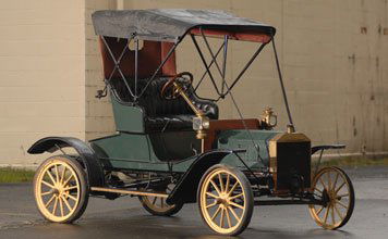 1906 Ford Model R Bee-Tail Roadster: Specifications: 18hp, 149 cu. in. four-cylinder L-head engine, two-speed planetary transmission, solid front axle with transverse leaf spring, live rear axle with full-elliptic leaf springs, two-wheel