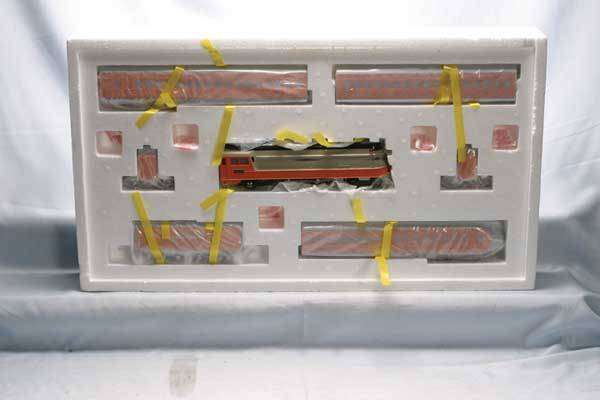 Lionel Train Set 51000 The Hiawatha passenger set: 51000 The Hiawatha passenger set. Gauge: O Item Quality: Q1 Box Quality: B2