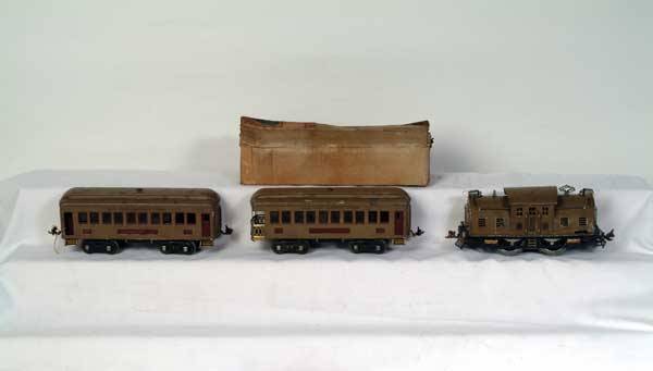 Lionel Train Set 352 LL passenger set including: 352 LL passenger set including: 10 0-4-0 electric locomotive, (2) 337 coach, 338 observation. (Prewar) Q3-Q4 B4-B5 Gauge: STND