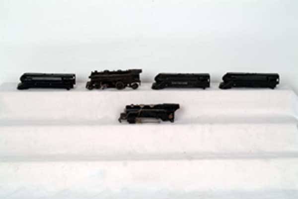 Lionel Locomotive/Parts 204 2-4-2 steam locomotiv: 204 2-4-2 steam locomotive (missing pieces), 259E LL 2-4-2 steam locomotive (boiler shell only), (3) 238 or 1688 steam locomotive (boiler shell only-1 is for wind up mechanism). (Prewar) Q3-Q4 B5 Gaug