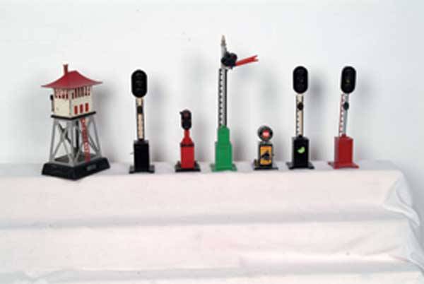 Lionel/Marx Accessories 80 semaphore (missing int: 80 semaphore (missing internal parts), (3) 99/099/99N train control signal (1 complete-2 missing internal boards), 404 block signal (with 2 lights), 420 circuit breaker (chrome with flat fiber reset l