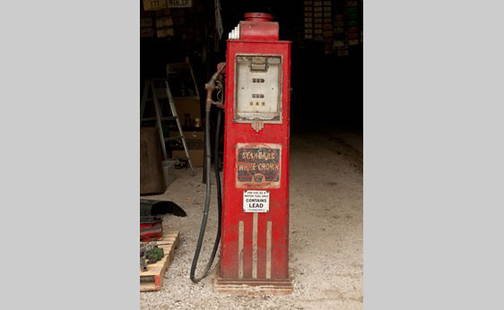 Standard White Crown Computing Gas pump