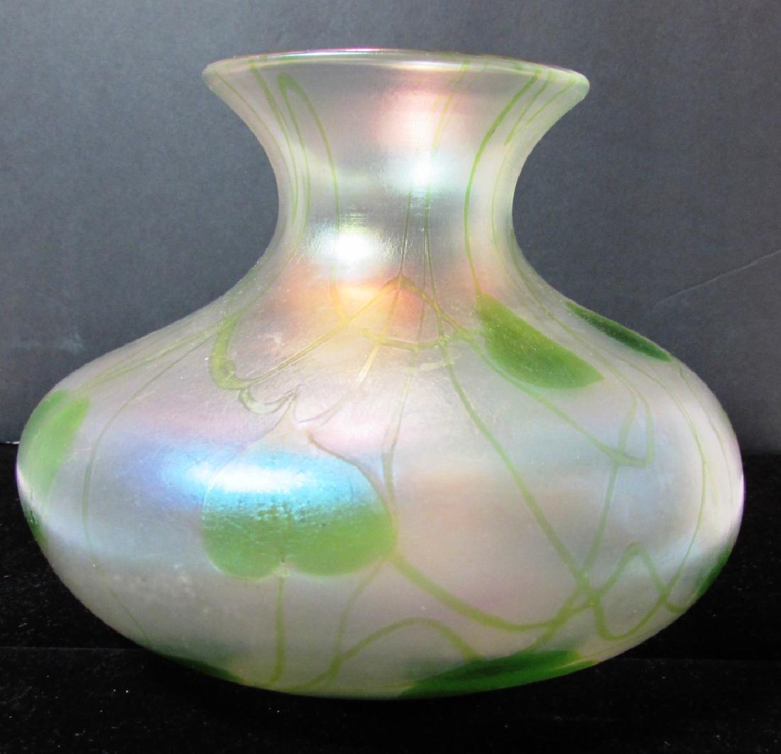 VINTAGE FROSTED GLASS LILY PAD VASE LOETZ TIFFANY: LOETZ? TIFFANY? VINTAGE FROSTED & GREEN GLASS VASE. 5 1/8" TALL, 6.5" WIDE. UNSIGNED.