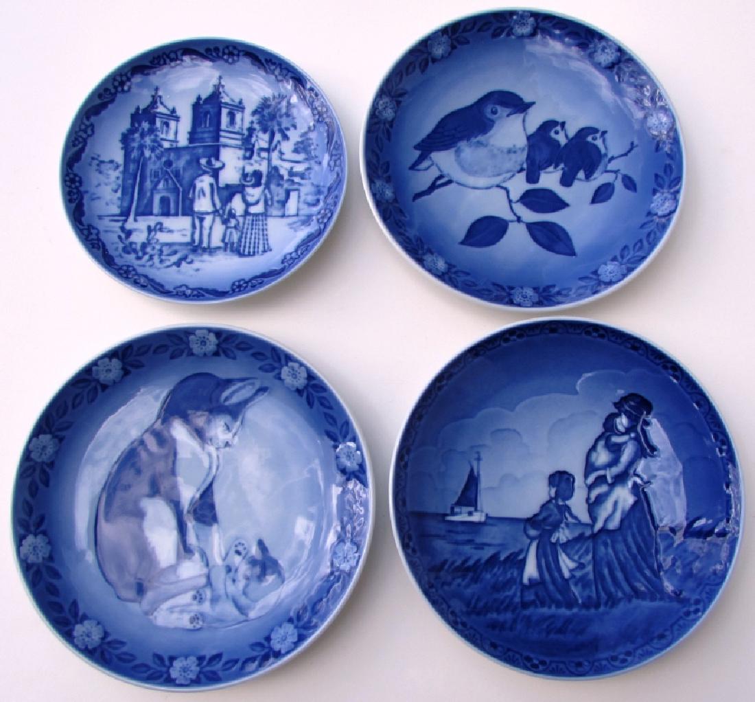 4 ROYAL COPENHAGEN PLATES MOTHER & FATHER FLORAL: DENMARK SVEN VESTERGAARD MOTHER'S DAY 1994 #377B 5 1/8" WIDE. 3 ARE 6" WIDE: 1982 MOTHER ROBIN, 1983 MOTHER CAT & 1989 FATHER'S HOMECOMING. NO CHIPS, NO CRACKS, NO DAMAGE. (USA SHIPPING $12)