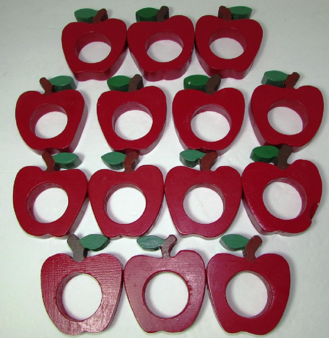 14 SOLID WOOD & PAINTED APPLE NAPKIN RINGS: COUNTRY COLLECTIBLE VINTAGE ESTATE IN EXCELLENT CONDITION. MEASURE 3 INCHES BY 2 3/4 INCHES. (USA SHIPPING $8)