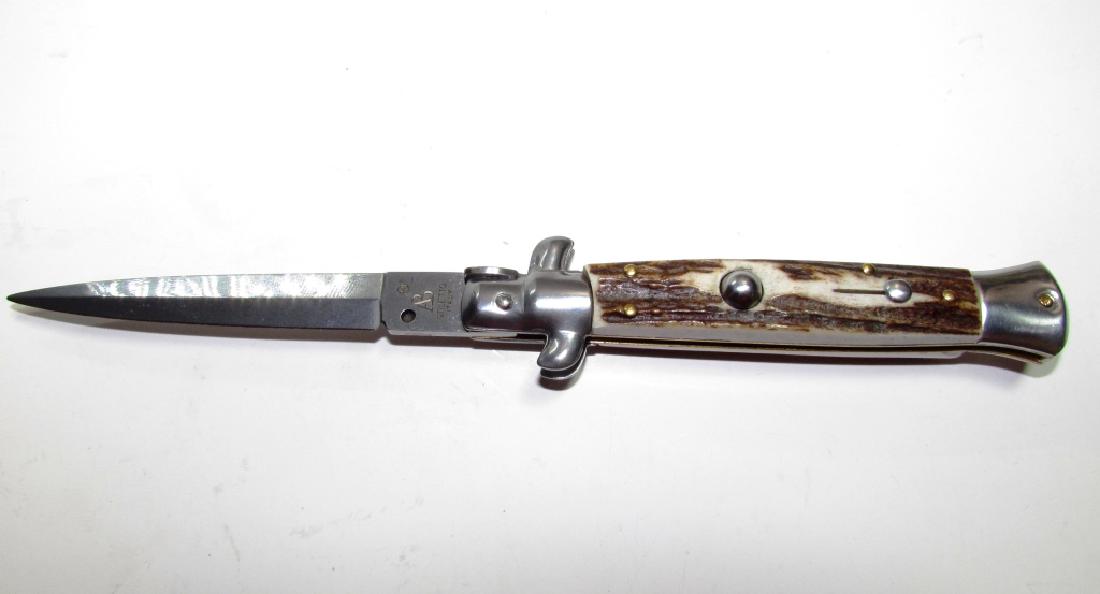 AB STILETTO ITALIAN MADE SWITCHBLADE KNIFE STAG: ARMANDO BELTRAME PUSH-BUTTON AUTOMATIC KNIFE. STAG SCALES, SHARP 3 7/8" BLADE, 8 3/4" OVERALL. (USA SHIPPING $10)