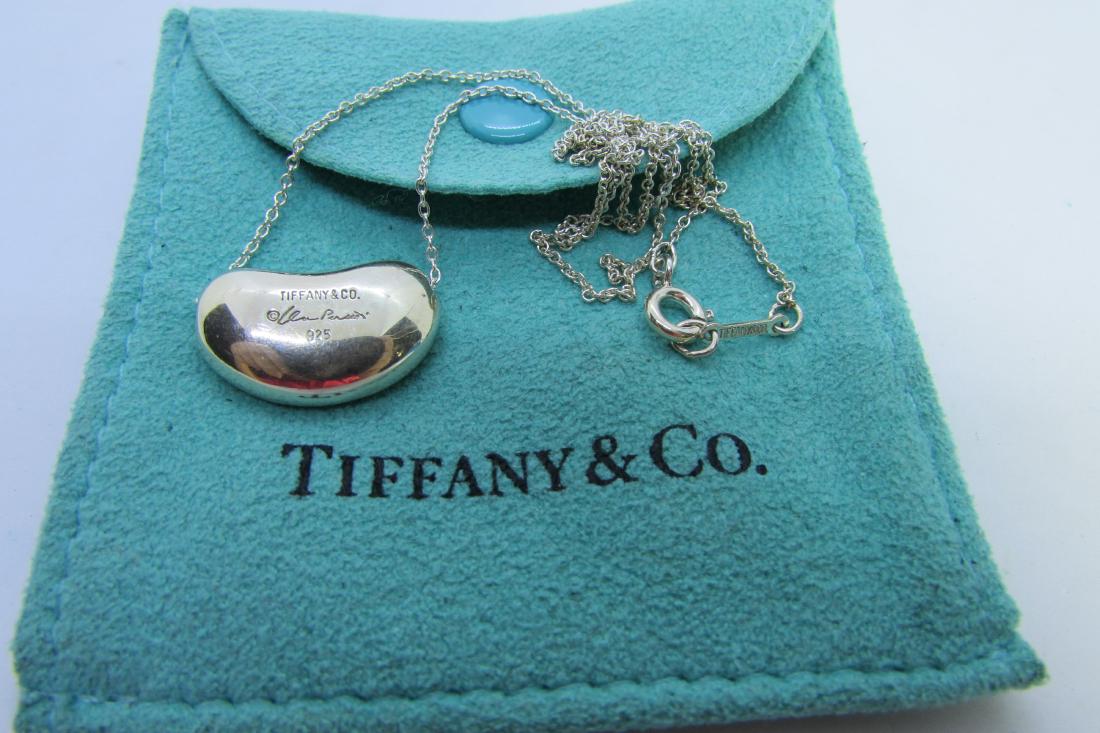 TIFFANY & CO ELSA PERETTI BEAN NECKLACE STERLING: 17" LONG LINK CHAIN WITH 20MM WIDE SIGNED PENDANT. WITH TIFFANY POUCH. WEIGHS 8 GRAMS STERLING SILVER. ALL EXCELLENT CONDITION, (USA SHIPPING $10)