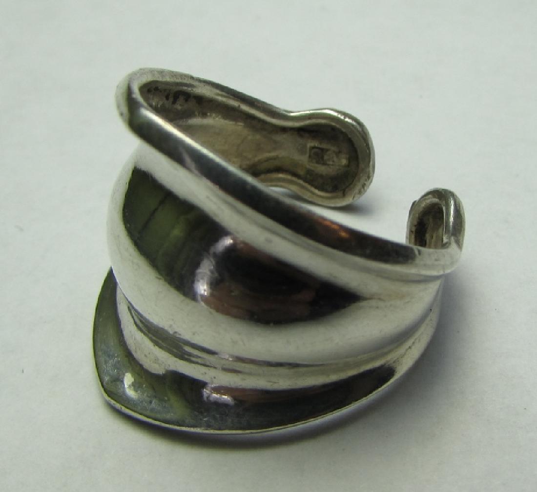 STERLING SILVER RING CIGAR BAND SIZE 8: STERLING SILVER CIGAR BAND RING. ADJUSTABLE SIZE 8, 3.8 GRAMS. (USA SHIPPING $6).