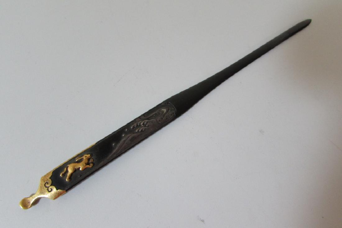 JAPANESE 22K KOGAI BRONZE SAMURAI HYGIENE TOOL: 22K BRONZE KOGAI WITH GOLD RABBIT AND CARVING 8 3/8 INCH LONG SKEWER 18th-19th CENTURY (USA SHIPPING $14)