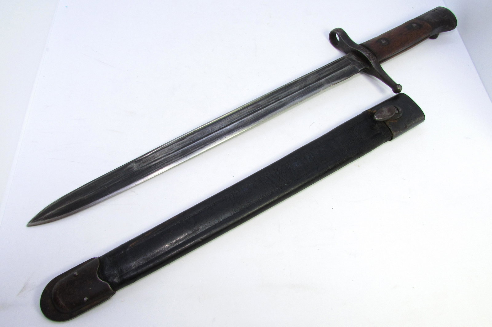 MODEL 1891 MANNLICHER-CARCANO BAYONET & SCABBARD: WWII MOD 1891 ITALIAN BAYONET. 11.75" BLADE, 16.25" OVERALL. (US SHIPPING $15)