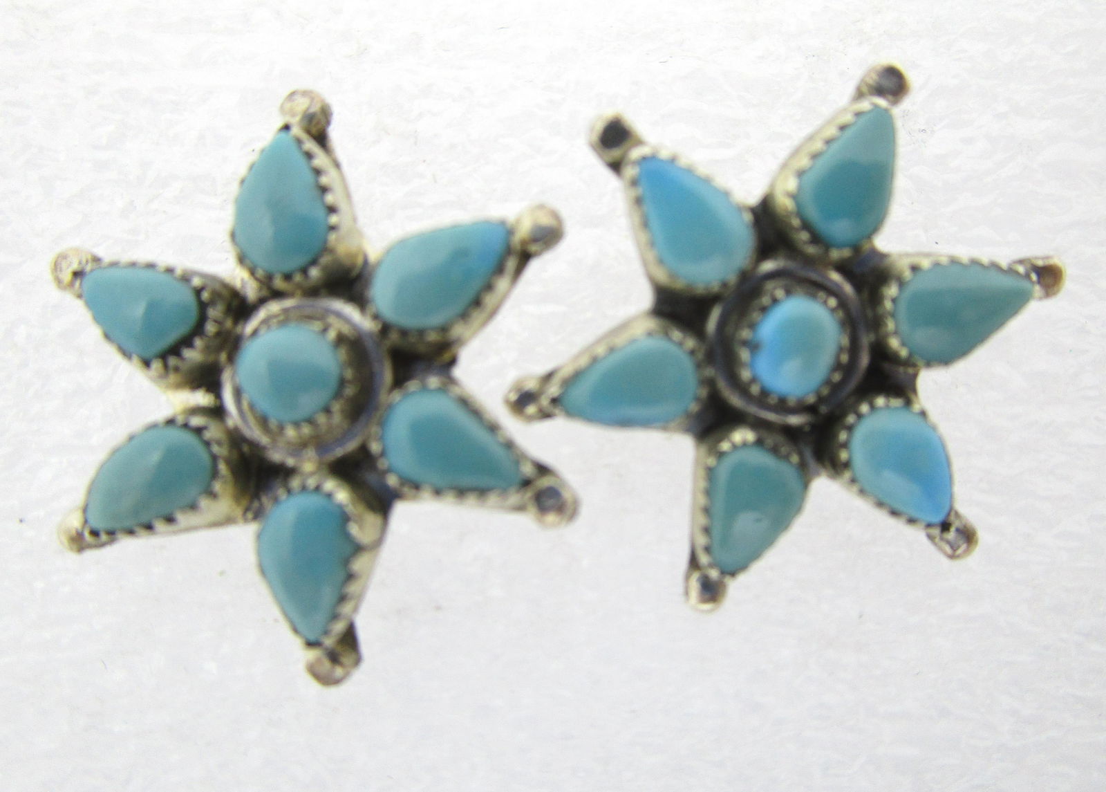 ZUNI PETIT POINT TURQUOISE EARRING STERLING SILVER: UNSIGNED VINTAGE ESTATE NATIVE AMERICAN SOUTHWEST INDIAN JEWELRY. SNAKE EYE TURQUOISE STONES. TESTED STERLING: WEIGH 2.7GRAMS. 20MM WIDE. EXCELLENT CONDITION. (US SHIPPING $5)