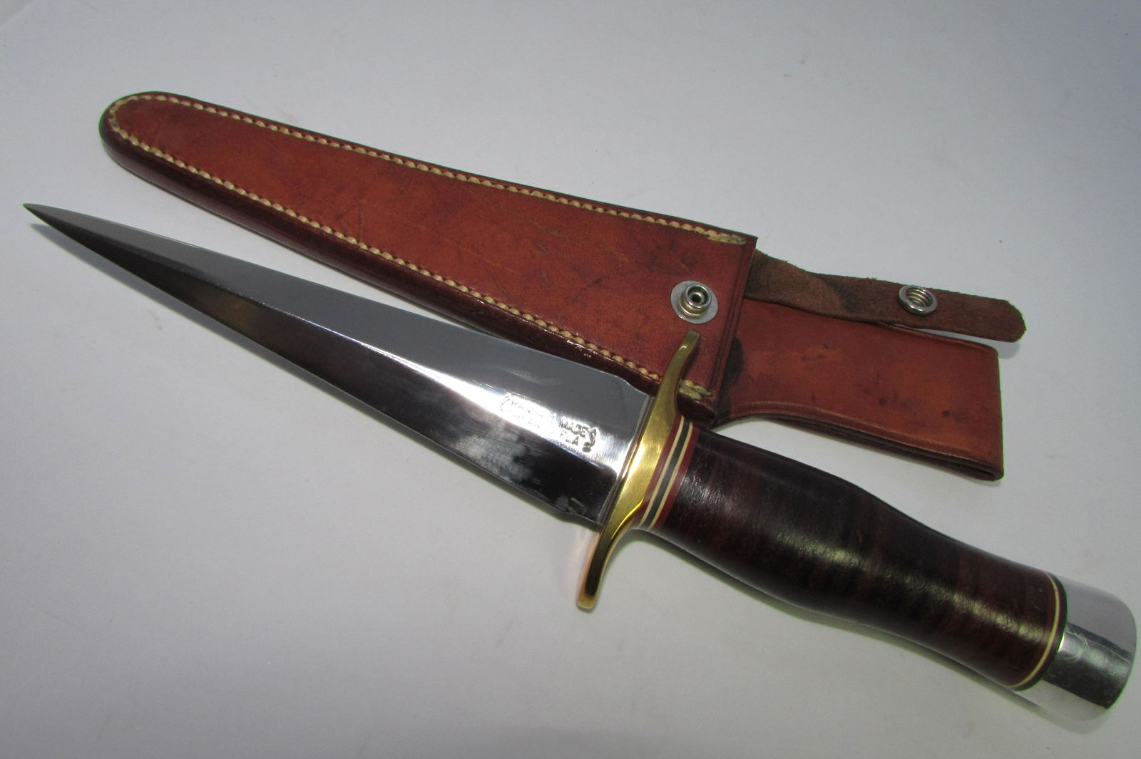 RANDALL #13-6 ARKANSAS TOOTHPICK KNIFE & SHEATH: RANDALL MODEL 13-6 SMALL ARKANSAS TOOTHPICK KNIFE w/ ORIGINAL LEATHER SHEATH. SHARP DOUBLE EDGED STILETTO 5 5/8" BLADE, 10 1/2" OVERALL. (USA SHIPPING $20)