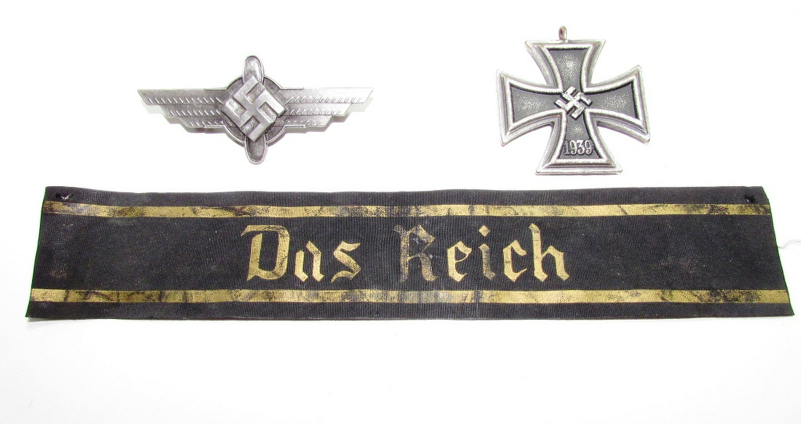 GERMAN WWII FLYERS PIN, CROSS DAS REICH RIBBON: GERMAN WWII LOT; FLYERS BADGE, DAS REICH PANZER DIVISION CUFF BAND, & 1939 WAR MERIT CROSS. (US SHIPPING $15)