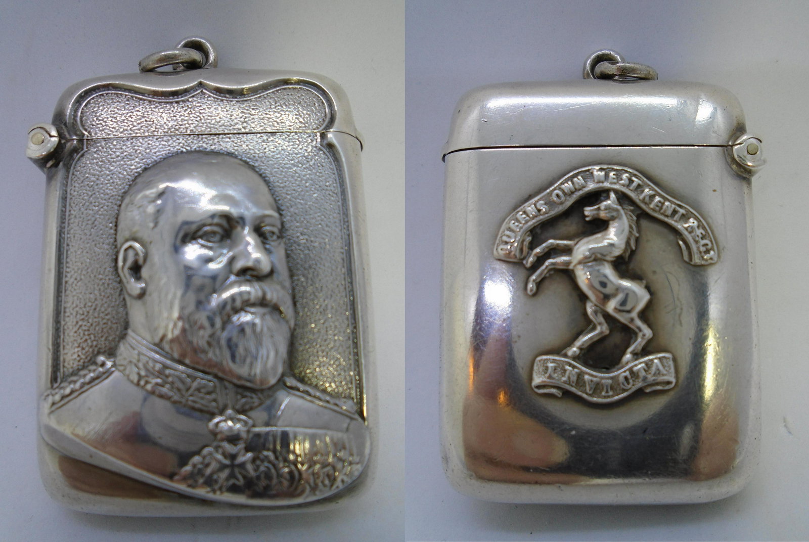 1901 MATCH SAFE VESTA CHATELAINE CASE STERLING: EDWARD VII CORONATION 1901 "QUEENS OWN WEST KENT REG 1 INVICTA" ANTIQUE VICTORIAN ENGLISH HALLMARKED "FN BIRMINGHAM " MATCHSAFE 51MM BY 39MM BY 17MM. 34 GRAMS STERLING SILVER. GREAT CONDITION, PLEASE