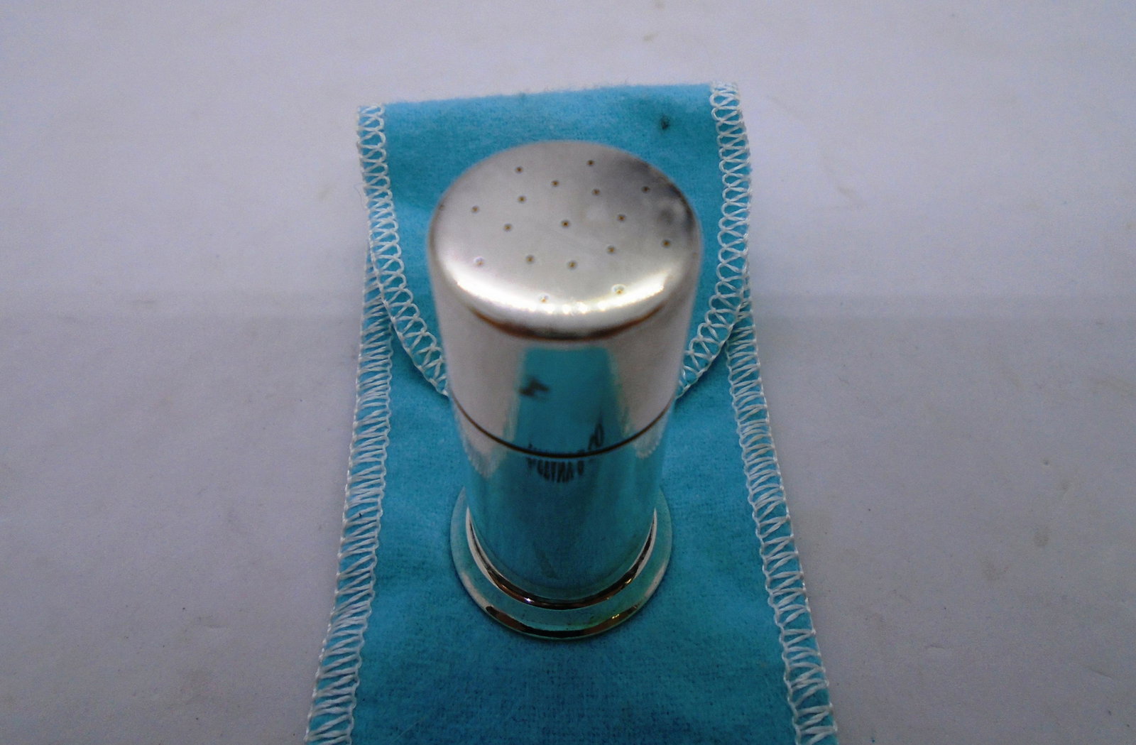 TIFFANY &CO STERLING SILVER SHAKER VANITY PILL BOX: ALL GENUINE TIFFANY WITH POUCH STERLING SILVER SALT OR PEPPER SHAKER OR CONTAINER FOR PILLS OR ANYTHING YOU WISH. 2 INCHES TALL. WEIGHS 21 GRAMS. EXCELLENT CONDITION, NO MONOGRAM. (USA SHIPPING $5) TI