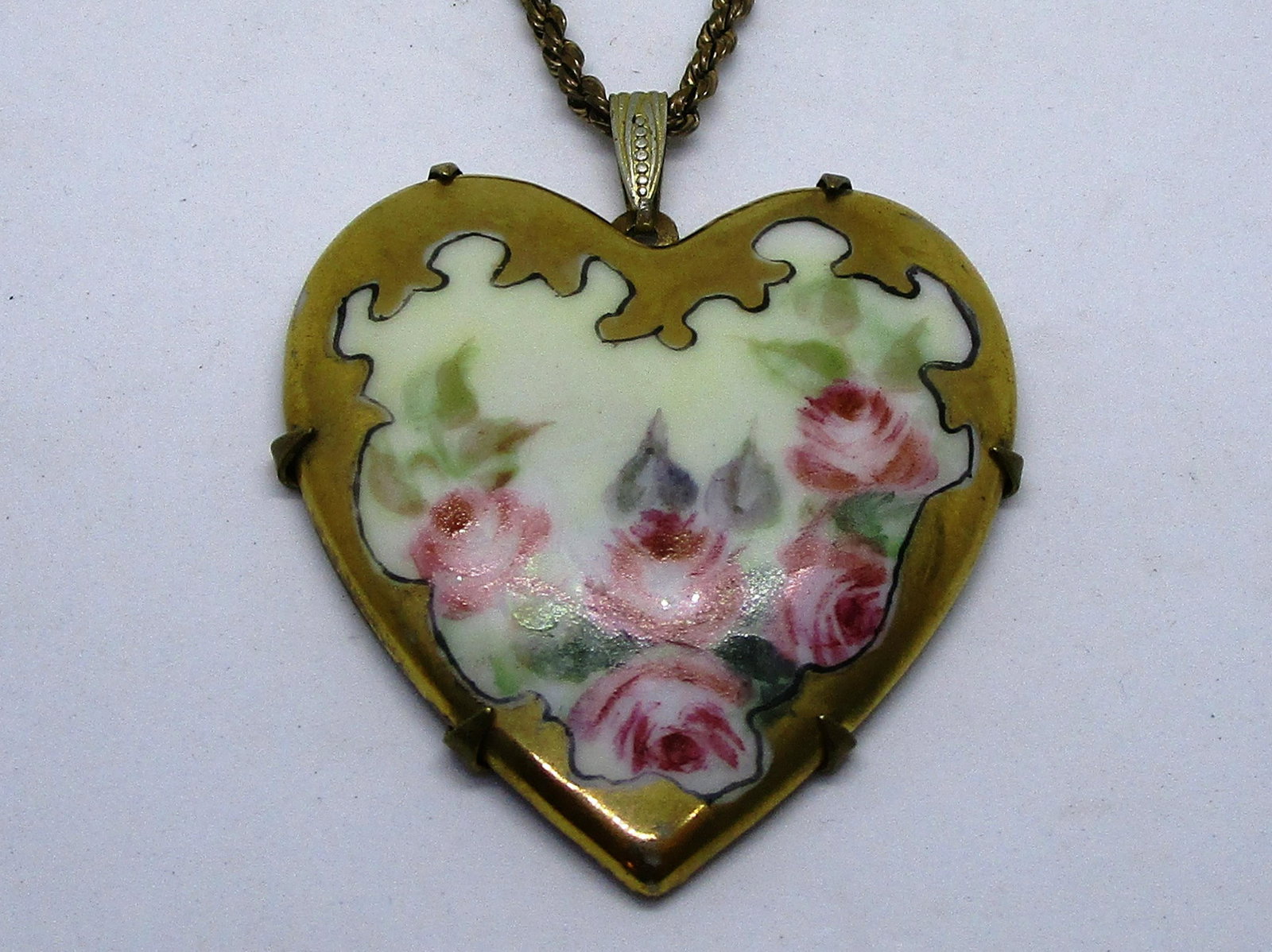 ANTIQUE LIMOGES STYLE HAND PAINTED HEART NECKLACE: GENUINE ANTIQUE 50MM LONG BY 48MM WIDE HEART ON AN 18" LONG ROPE CHAIN. MOUNTED IN A BRASS HOLDER. (US SHIPPING $5)