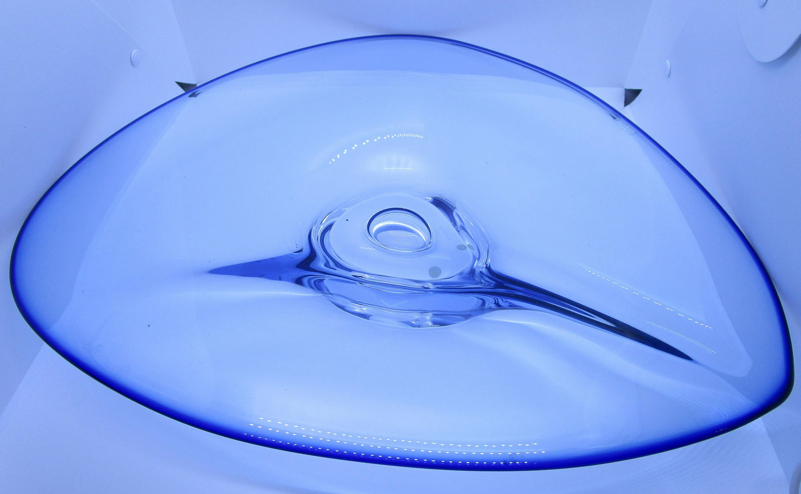 GORAN WARFF KOSTA BODA 16" ART GLASS CENTERPIECE: SIGNED WITH LABEL 16" BY 14" BY 3" BLUE SCULPTURE OR FRUITBOWL FROM SWEDEN. RETAIL $1000.00. PERFECT CONDITION.