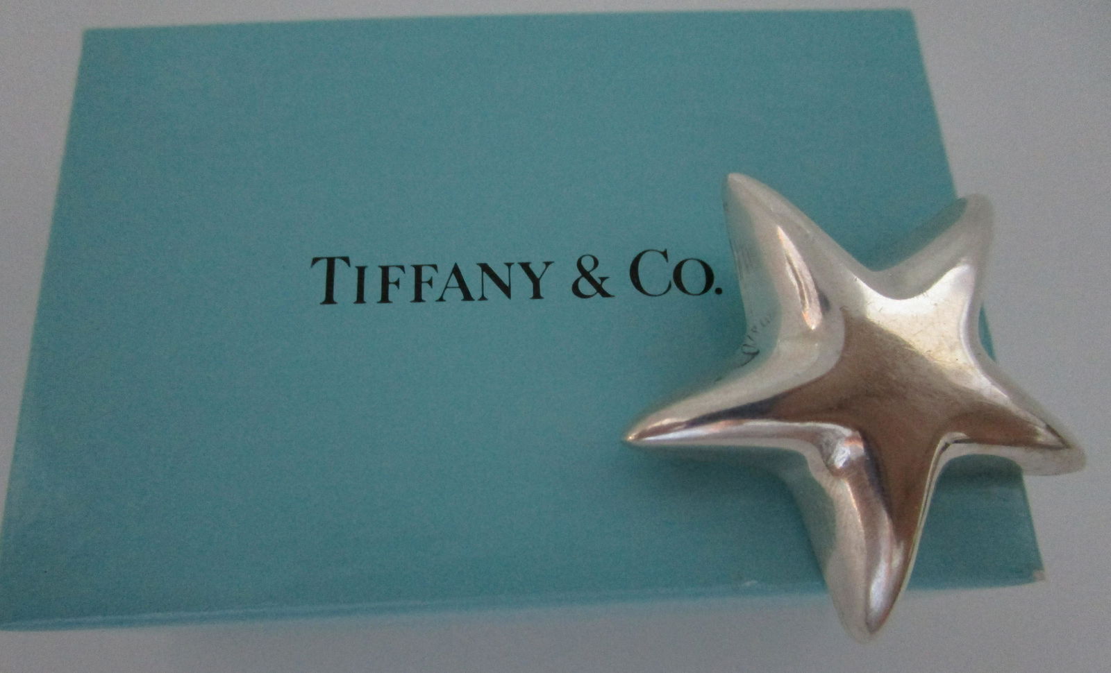 TIFFANY & CO STAR PIN STERLING SILVER BROOCH: GENUINE SIGNED "TIFFANY & CO" VINTAGE ESTATE 34MM WIDE. WEIGHS 10 GRAMS. EXCELLENT CONDITION IN TIFFANY BOX. (USA SHIPPING FREE)