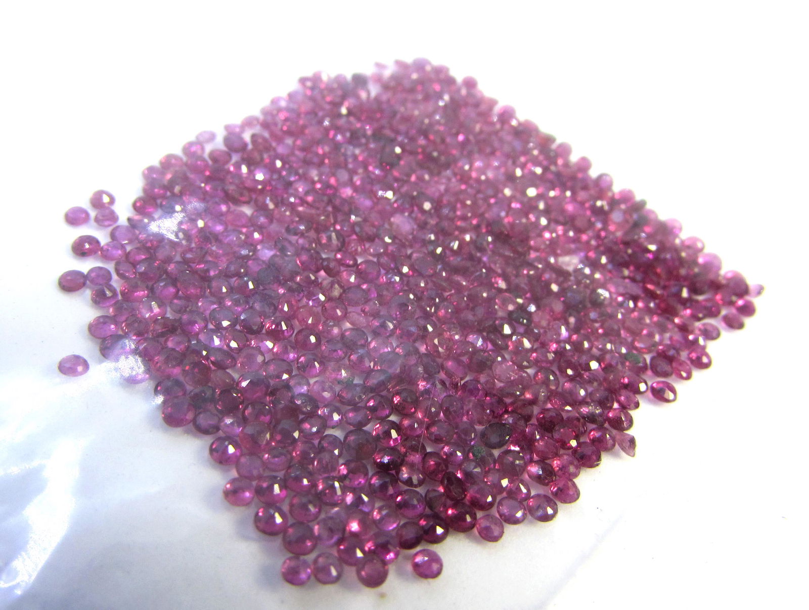 4 CT GENUINE RUBY PIGEON BLOOD RED 2MM MELEE LOT (1 of 2)