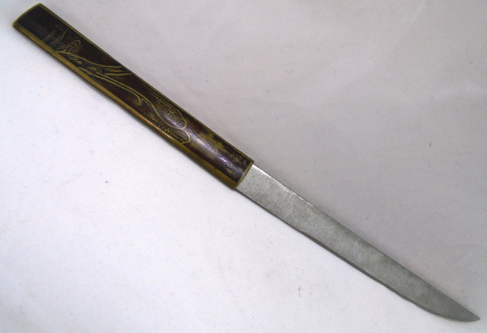 JAPANESE SAMURAI KNIFE SECONDARY WEAPON 8": SAMURAI KNIFE - WOULD HAVE BEEN STORED IN THE SCABBARD OF A SWORD. 4.25" BLADE, 8" OVERALL. (US SHIPPING $20)