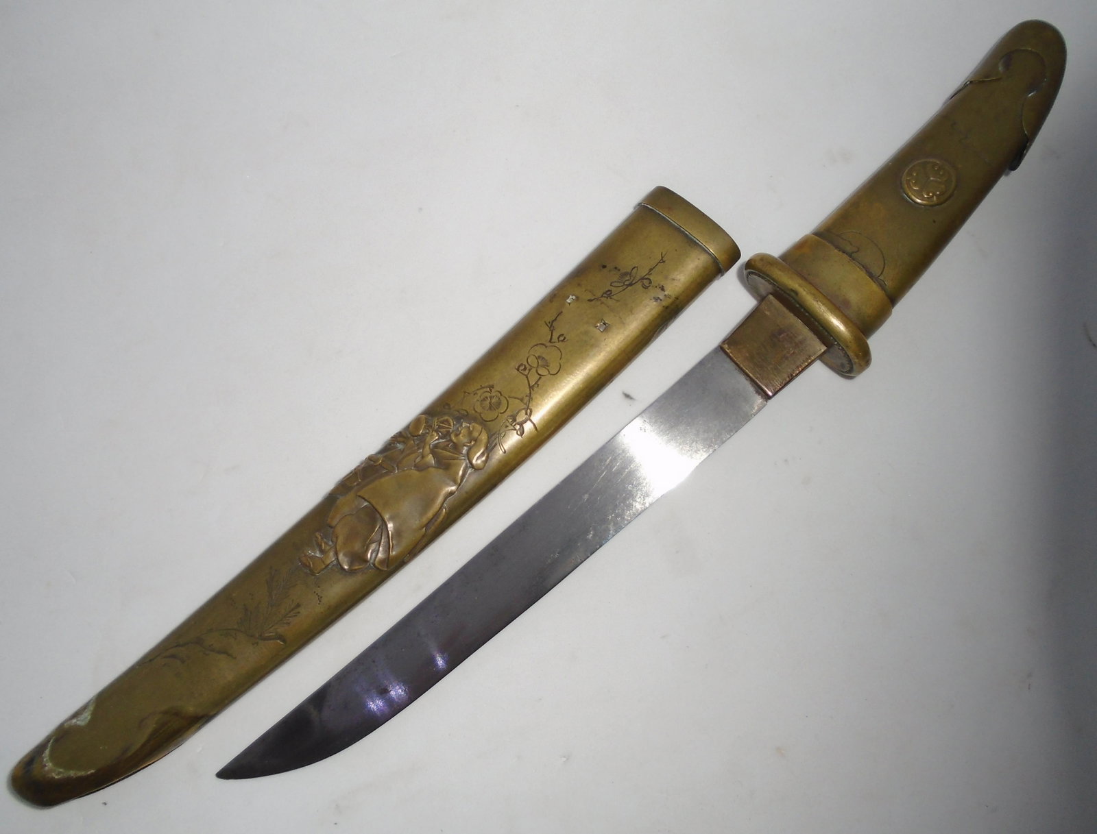 LADIES TANTO KNIFE JAPANESE 1880-1910 MEIJI PERIOD: WOMAN'S TANTO KNIFE & SCABBARD. 5.75" BLADE, 9" OVERALL. (USA SHIPPING $20)