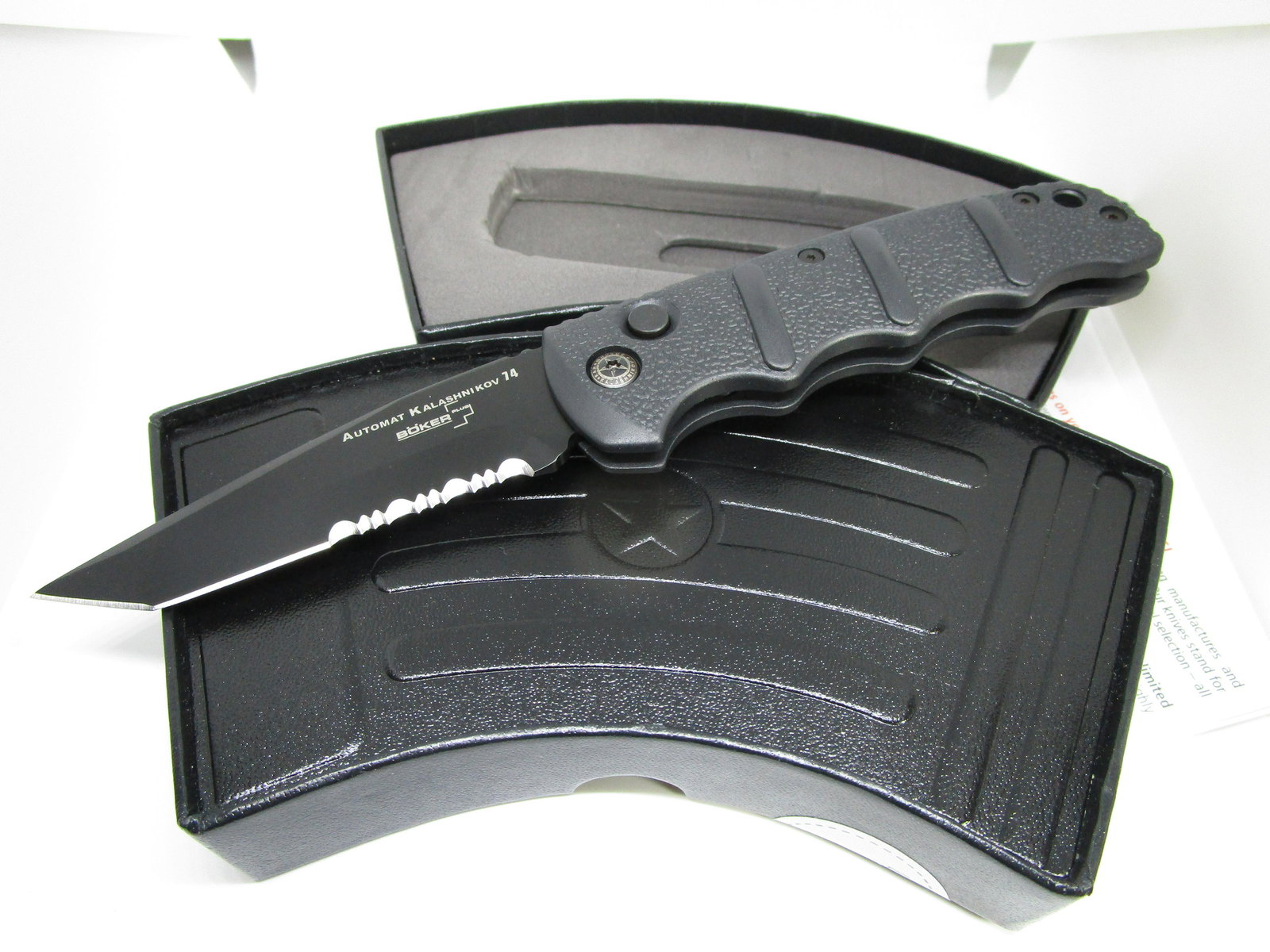 BOKER KALASHNIKOV PLUS 74 TANTO AUTOMATIC KNIFE: PUSH BUTTON SWITCHBLADE POCKET KNIFE INCLUDES BOX. EXCELLENT CONDITION. 4.25" CLOSED. 7.75" TOTAL LENGTH OPENED. (USA SHIPPING $6)