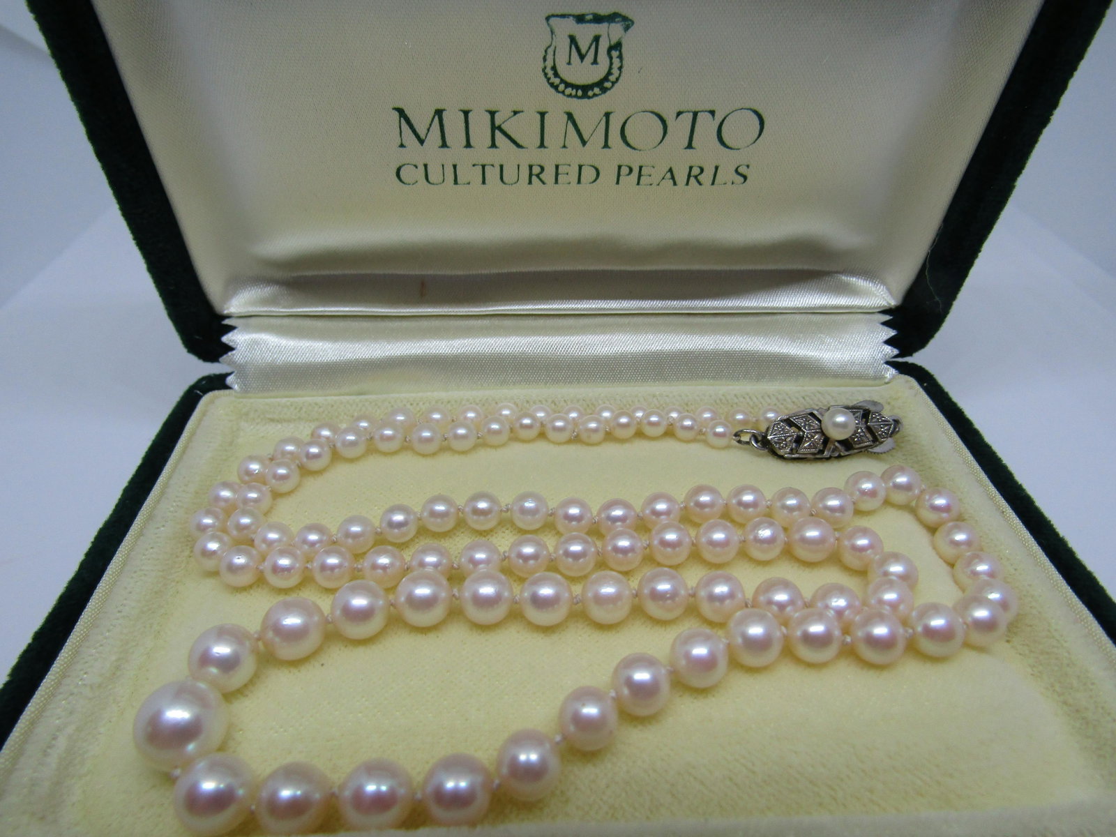 MIKIMOTO 4-7MM PEARL NECKLACE AAA STERLING SILVER: GENUINE EARLY VINTAGE ESTATE HALLMARKED FOR MIKIMOTO AND "S" FOR STERLING SILVER. 20 INCH LONG GRADUATED PEARLS 4MM TO 7MM. WEIGH 14.2 GRAMS. WILL ARRIVE IN THE BOX IN THE LAST PHOTO. USA SHIPPING $15