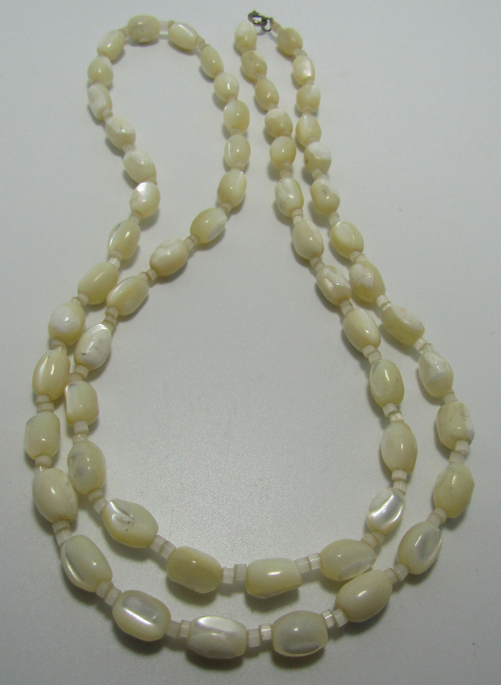 36" MOTHER OF PEARL BEAD NECKLACE MOP STRAND: VINTAGE ESTATE GENUINE IRRIDESCENT WHITE SHELL BEADS 12MM WIDE BY 36 INCHES LONG. WEIGHS 58.7 GRAMS. EXCELLENT CONDITION. USA SHIPPING $5.