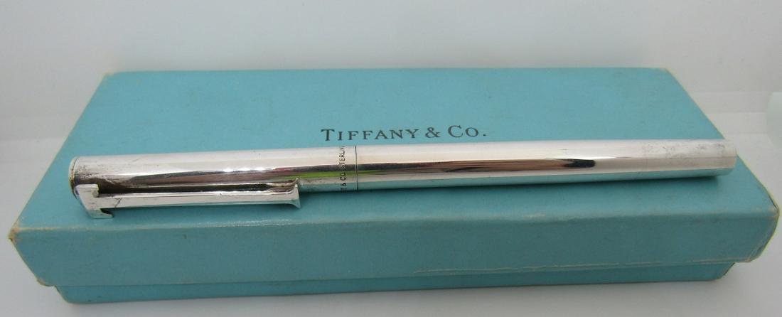 TIFFANY & CO PEN STERLING SILVER W BOX T TOP: ALL GENUINE SIGNED " TIFFANY & CO STERLING". VINTAGE ESTATE PEN WITH CAP, BLACK INK IN TIFFANY BOX. 4 3/4" LONG. EXCELLENT CONDITION. USA SHPPING $5.